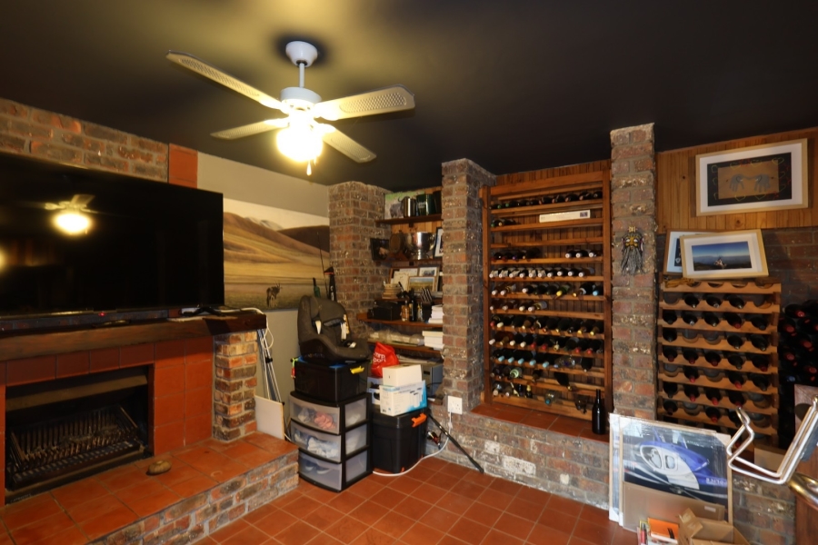 5 Bedroom Property for Sale in Vierlanden Western Cape